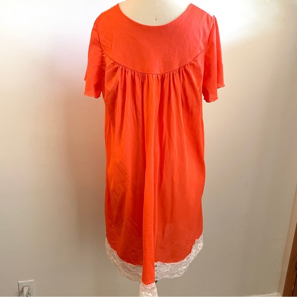 Vintage Tangerine Short Nightgown with Lace Trim - Picture 4 of 6